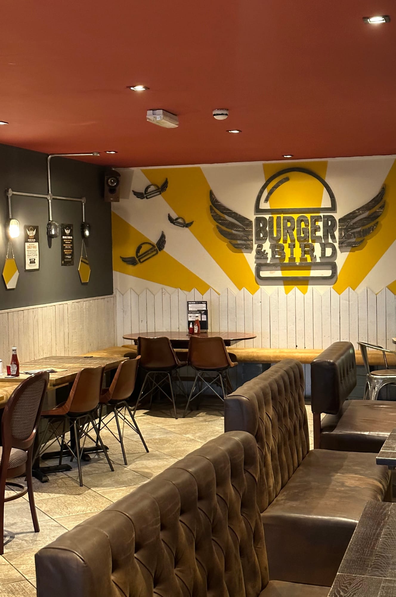 Burger & Bird Interior